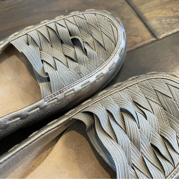 Stuart Weitzman Silver Leather Round Toe Loafers - Size 6.5 - GUC - Picture 8 of 8